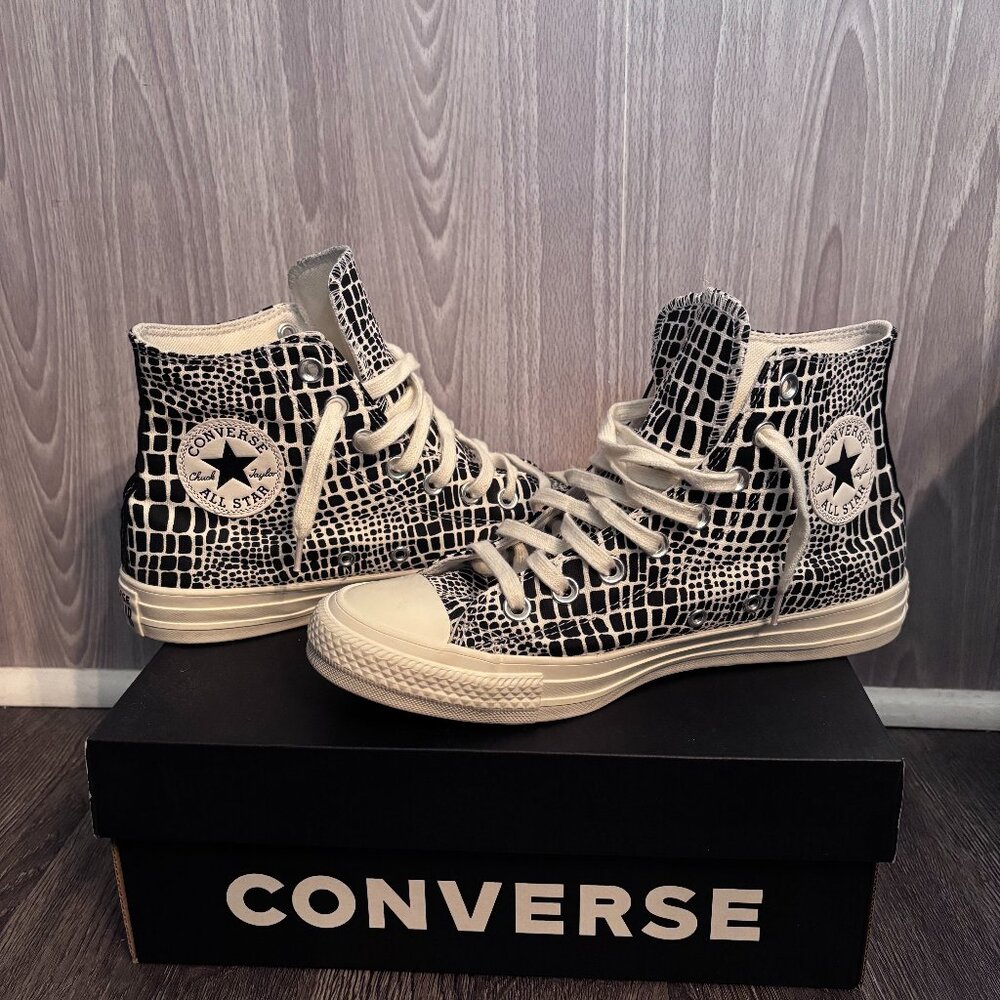 Converse Digital Daze 9BLK/WHITE) Women's Size 9